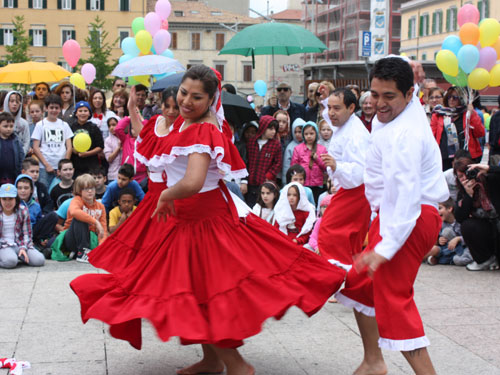 Gruppo folkloristico peruviano
