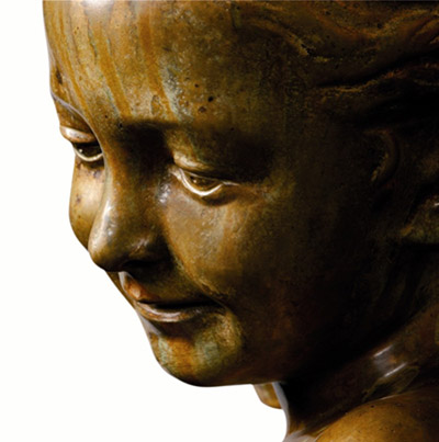 Parte della scultura Mater amabilis: testa di bambina