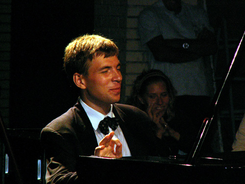Andrei Korobeinikov al piano