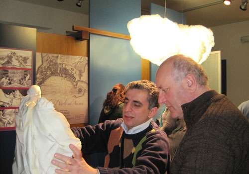 Esplorazione tattile delle sculture in marmo Coppia di Evangelisiti