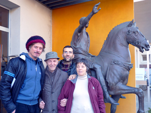 Niccolò Fabi, Aldo Grassini e Daniela Bottegoni all'entrata del Museo
