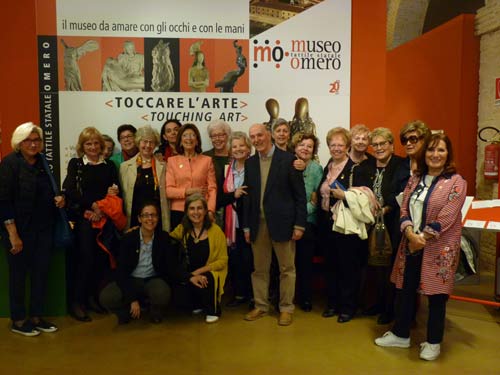 Le socia Soroptimist con Aldo Grassini