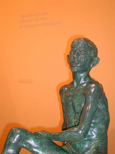 Foto della scultura in bronzo Bambino al mare del 1934