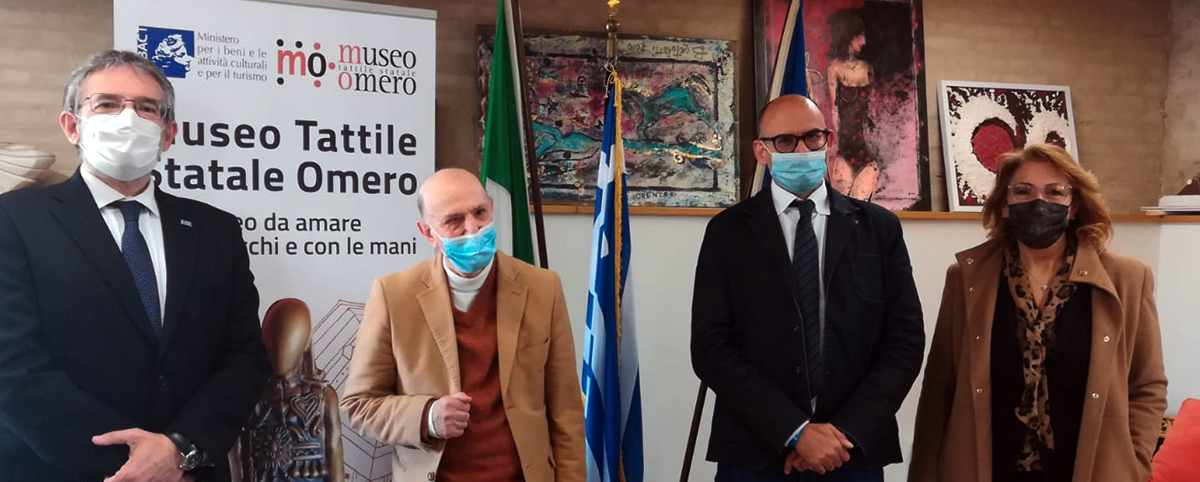 Il Console Onorario greco con il Presidente del Museo Aldo Grassini