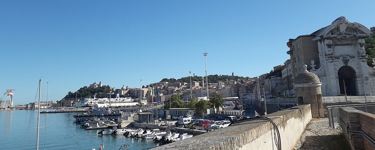 il porto di Ancona visto dai camminamenti della Mole Vanvitelliana